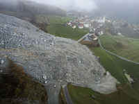 Rund 90 Menschen müssen ihre Häuser und Höfe verlassen. - Foto: Gian Ehrenzeller/KEYSTONE/dpa