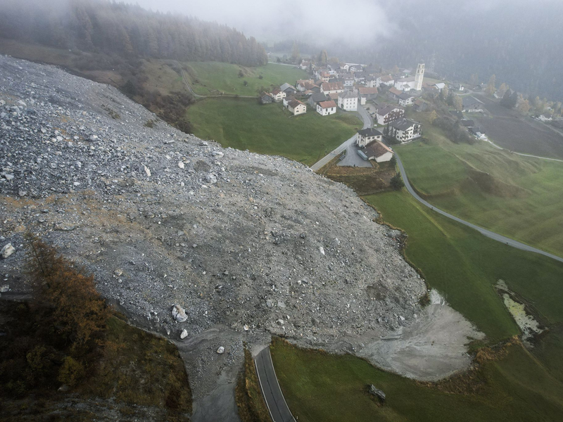 Gefahr gebannt: die Einwohner von Brienz dürfen zurück. (Archivbild) - Foto: Gian Ehrenzeller/KEYSTONE/dpa