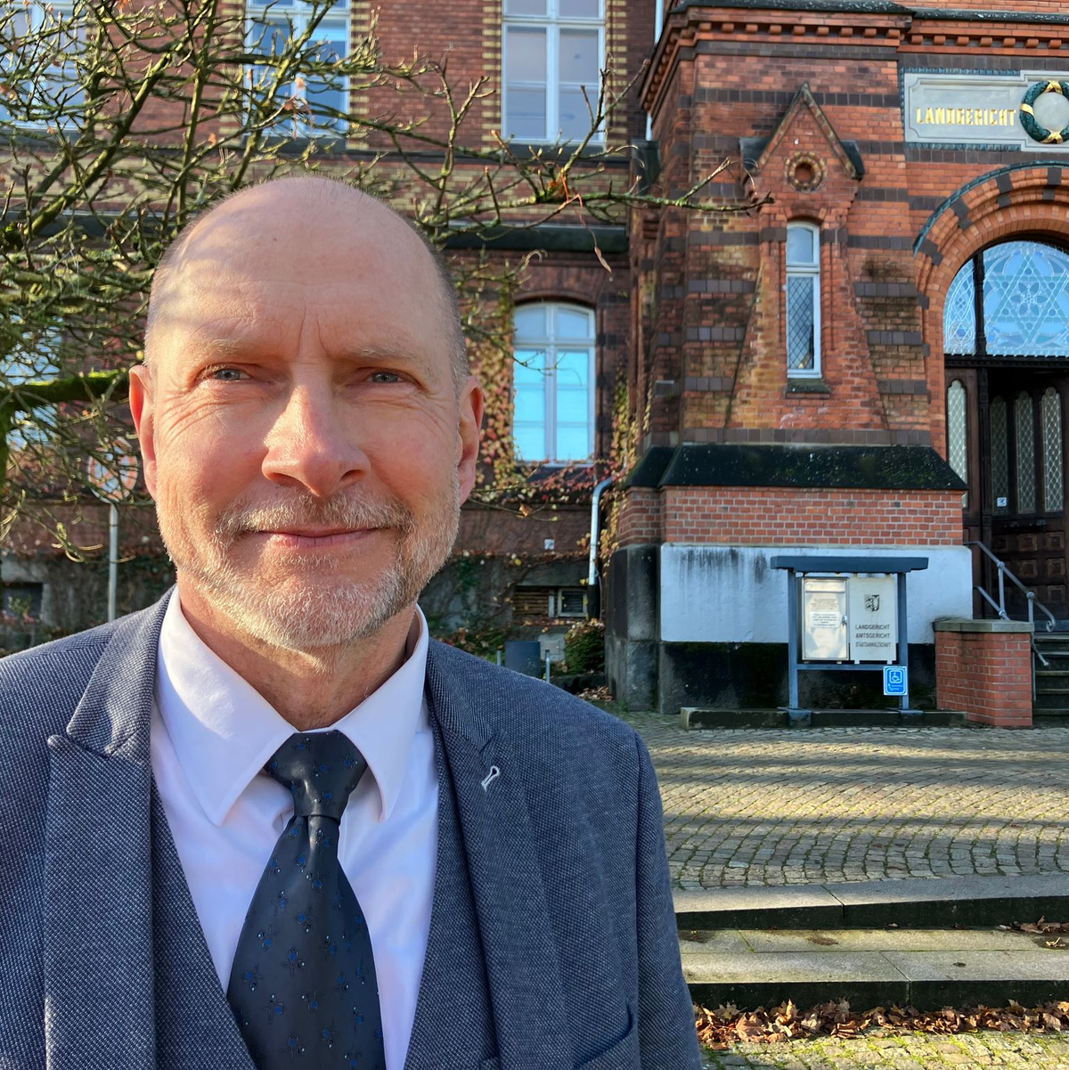 Oberstaatsanwalt Bernd Winterfeldt hat am Mittwoch dem Innan- und Rechtsausschuss Rede und Antwort gestanden. - Foto: Birgitta von Gyldenfeldt/dpa