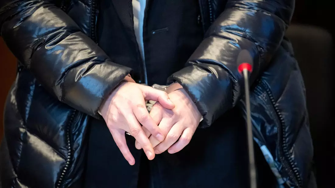 Im Prozess um einen spektakulären Diebstahl von rund 8,2 Millionen Euro Bargeld in Bremen hat die Angeklagte die Tat gestanden.  - Bild: Sina Schuldt/dpa