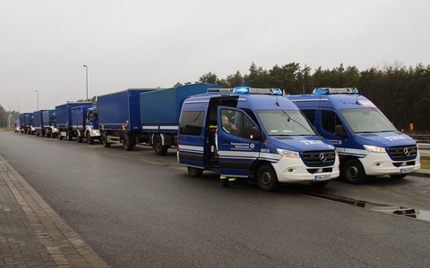 THW LVBEBBST: Schwer auf Achse - THW übt Kolonnenfahrt / Am 16. November 2024 werden zwischen 9 und 16 Uhr viele blaue LKW durch Treptow-Köpenick und die Landkreise Oder-Spree und Dahme-Spreewald rollen. - Foto: presseportal.de