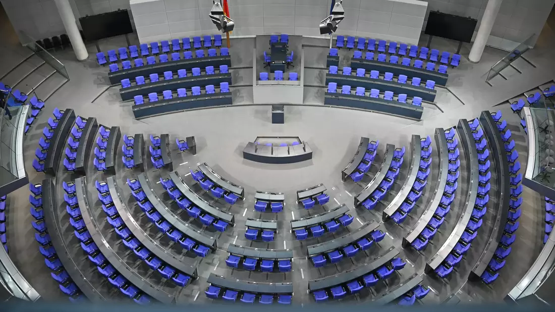 Der Bundestag wird wohl am 23. Februar neu gewählt - Bild: Anna Ross/dpa