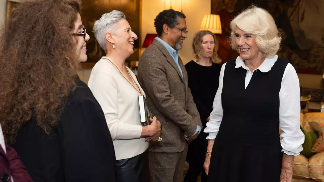 Hatte wegen einer Infektion kurz pausiert: Queen Camilla. - Bild: Aaron Chown/Pool PA/AP