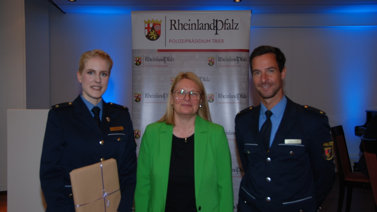 POL-PPTR: Wechsel der Dienststellenleitung bei der Polizeiinspektion - erstmals Frau im Chefsessel - Foto: presseportal.de