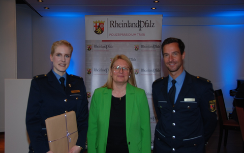 POL-PPTR: Wechsel der Dienststellenleitung bei der Polizeiinspektion - erstmals Frau im Chefsessel - Foto: presseportal.de