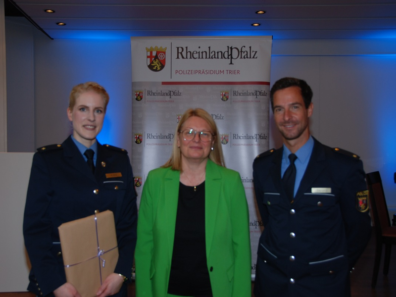 POL-PPTR: Wechsel der Dienststellenleitung bei der Polizeiinspektion - erstmals Frau im Chefsessel - Foto: presseportal.de