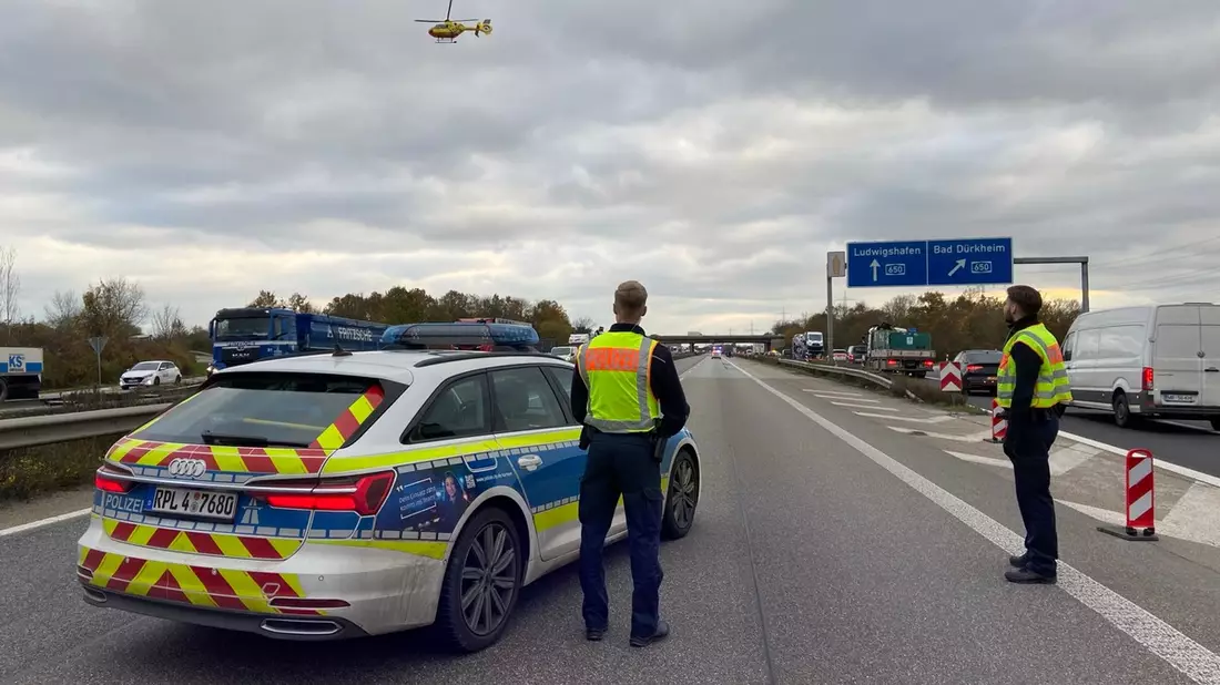 POL-PDNW: Autobahnpolizei Ruchheim - Unfall auf BAB 61 sorgt für zeitweise Sperrung der Richtungsfahrbahn Süden - Bild: presseportal.de