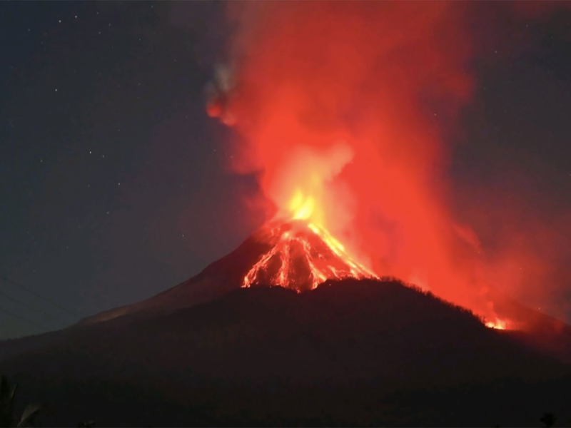 Der Lewotobi Laki-Laki kommt nicht zu Ruhe. - Foto: PVMBG/XinHua/dpa