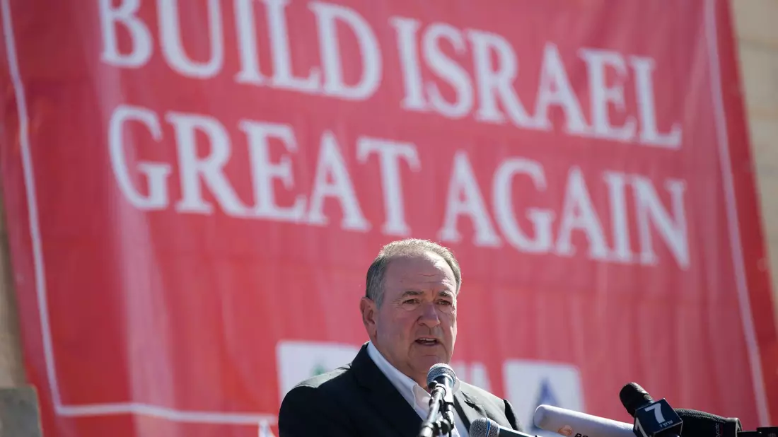 Trump will den früheren Gouverneur von Arkansas und ehemaligen Pastor Mike Huckabee zum US-Botschafter in Israel machen. - Bild: Oded Balilty/AP/dpa