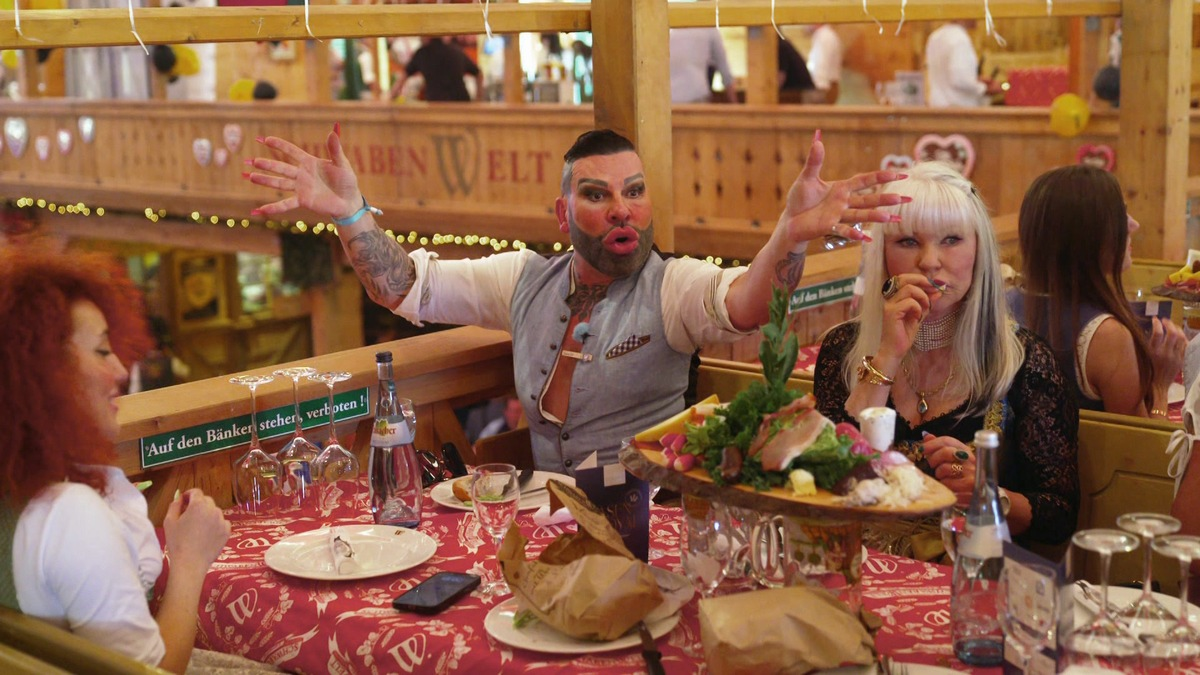 Harald Glööckler auf Heimatbesuch in Stuttgart - doch die Freude wird getrübt - Foto: presseportal.de