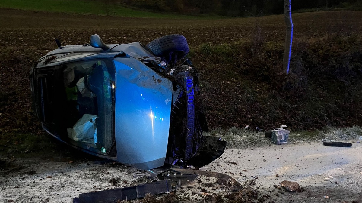 POL-HX: Polizeistreife entdeckt zufällig Unfallauto auf der K50 - Foto: presseportal.de