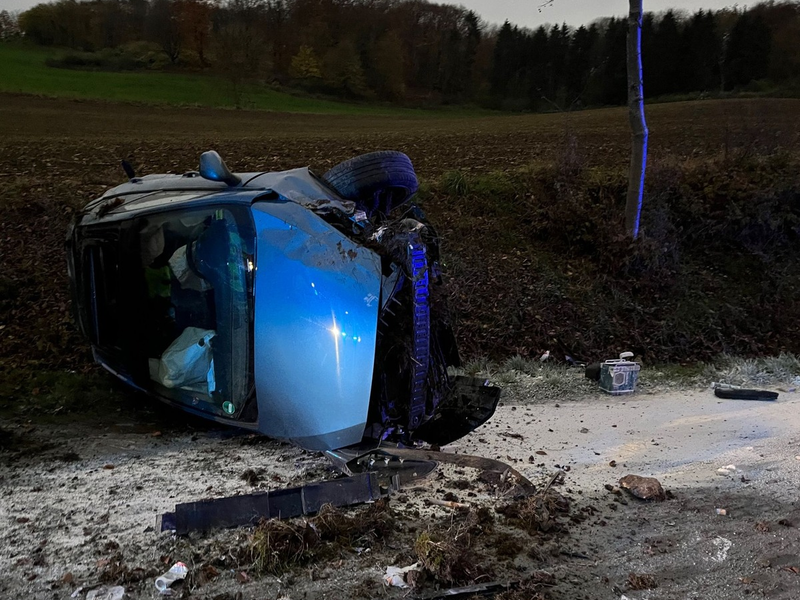 POL-HX: Polizeistreife entdeckt zufällig Unfallauto auf der K50 - Foto: presseportal.de