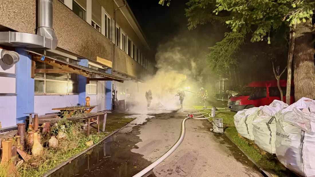 FW Stockach: Brand am Gebäude - Bild: presseportal.de