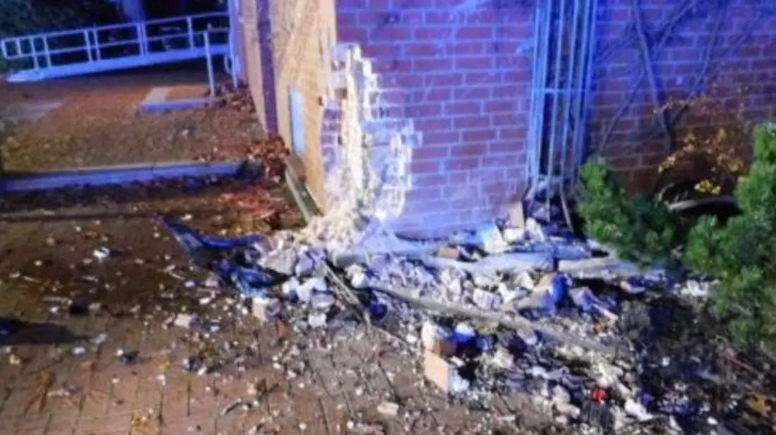 POL-HK: Munster: Auto prallt gegen Hauswand; Bad Fallingbostel: Einbruch in Büroraum; Bad Fallingbostel: Werkzeug entwendet; Schneverdingen: Alleinbeteiligt gegen Baum - Bild: presseportal.de