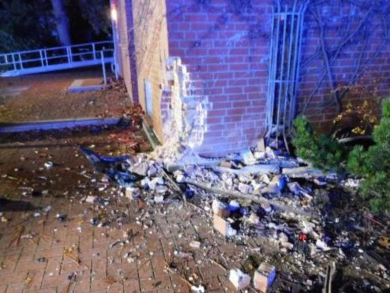 POL-HK: Munster: Auto prallt gegen Hauswand; Bad Fallingbostel: Einbruch in Büroraum; Bad Fallingbostel: Werkzeug entwendet; Schneverdingen: Alleinbeteiligt gegen Baum - Foto: presseportal.de