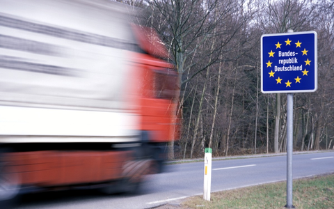 HZA-A: Speditions-, Transport- und Logistikgewerbe im Visier/Zoll im Einsatz gegen unzulässige Arbeitsbedingungen - Foto: presseportal.de