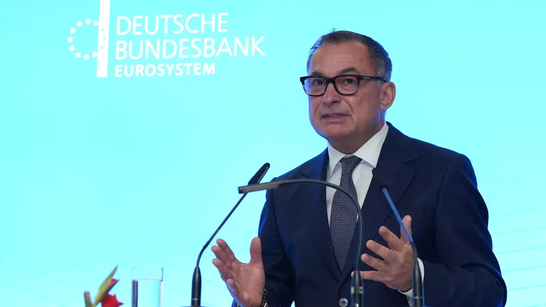Bundesbank-Präsident Nagel warnt vor den Folgen von Trumps Zollplänen für die deutsche Wirtschaft (Archivbild). - Bild: Marcus Brandt/dpa