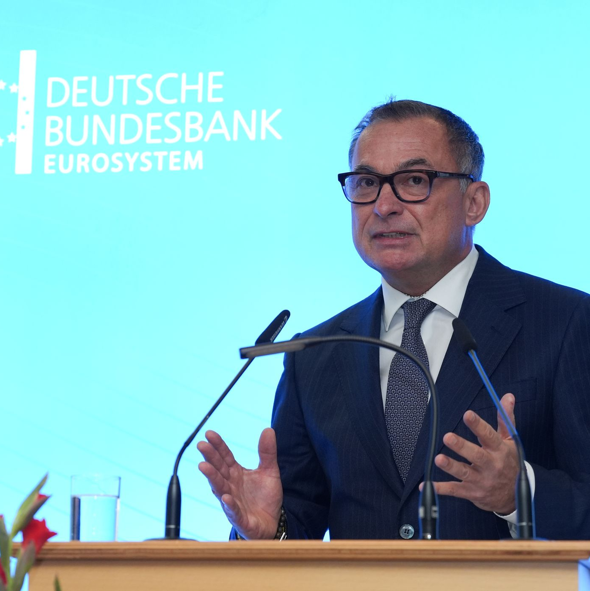 Bundesbank-Präsident Nagel warnt vor den Folgen von Trumps Zollplänen für die deutsche Wirtschaft (Archivbild). - Foto: Marcus Brandt/dpa