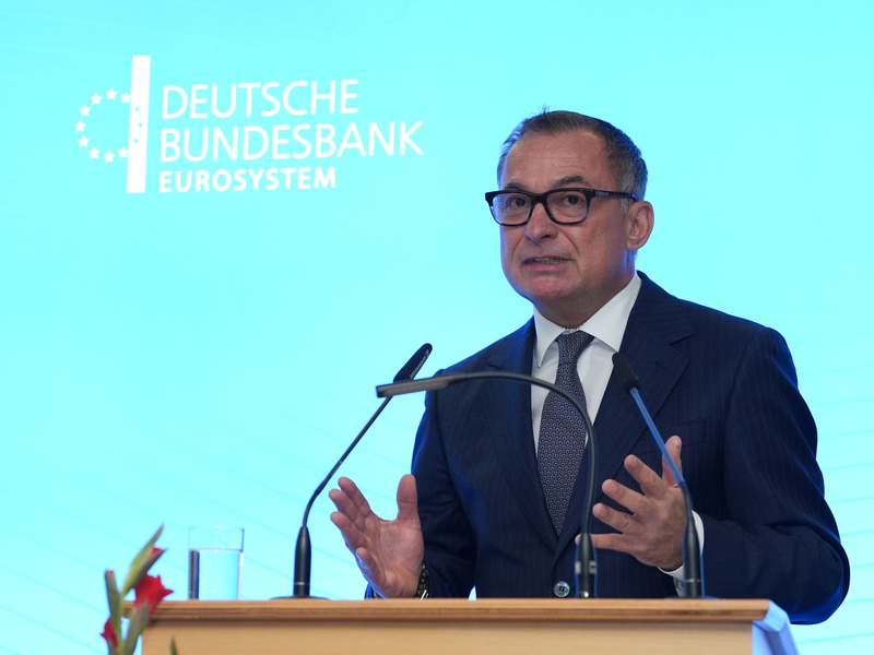 Bundesbank-Präsident Joachim Nagel bringt ein späteres Rentenalter ins Spiel im Kampf gegen die schwache Wirtschaft (Archivbild). - Foto: Marcus Brandt/dpa