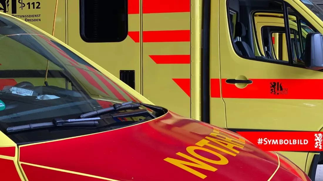 FW Dresden: Arbeitsunfall auf Infineon-Baustelle: Gerüst stürzt um, ein Arbeiter schwer verletzt - Bild: presseportal.de
