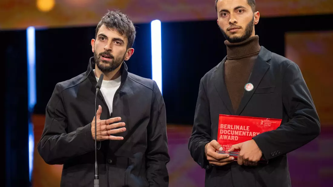 Yuval Abraham und Basel Adra wurden nach der Vorstellung von «No Other Land» in die Akademie der Künste digital zugeschaltet. (Archivbild)  - Bild: Monika Skolimowska/dpa