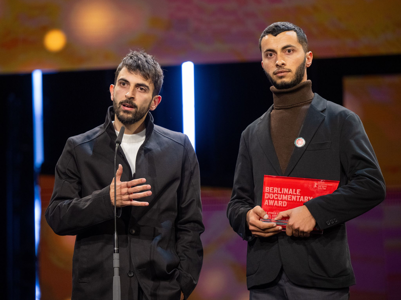 Die Regisseure Yuval Abraham und Basel Adra wurden für «No Other Land» mit einem Europäischen Filmpreis ausgezeichnet. (Archivbild) - Foto: Monika Skolimowska/dpa