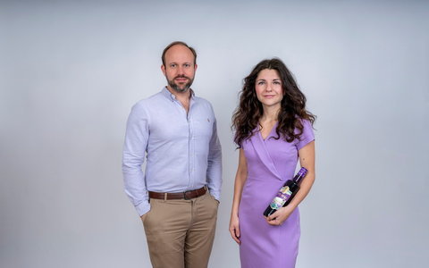 Die Erfolgsstory von Lav'a Belle / Ein junges Gründerehepaar erobert mit ihrem lila Likör die Aperitifszene - Foto: presseportal.de