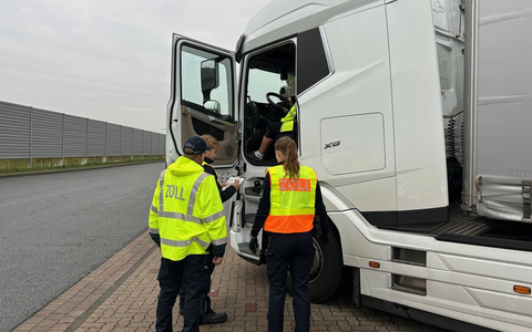 HZA-KI: Zoll prüft Transport- und Logistikbranche / 3 illegal Beschäftigte festgestellt - Foto: presseportal.de