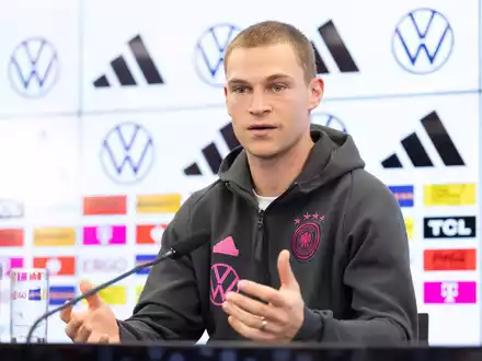 Joshua Kimmich spricht über den Gruppensieg in der Nations League. - Foto: Jürgen Kessler/dpa