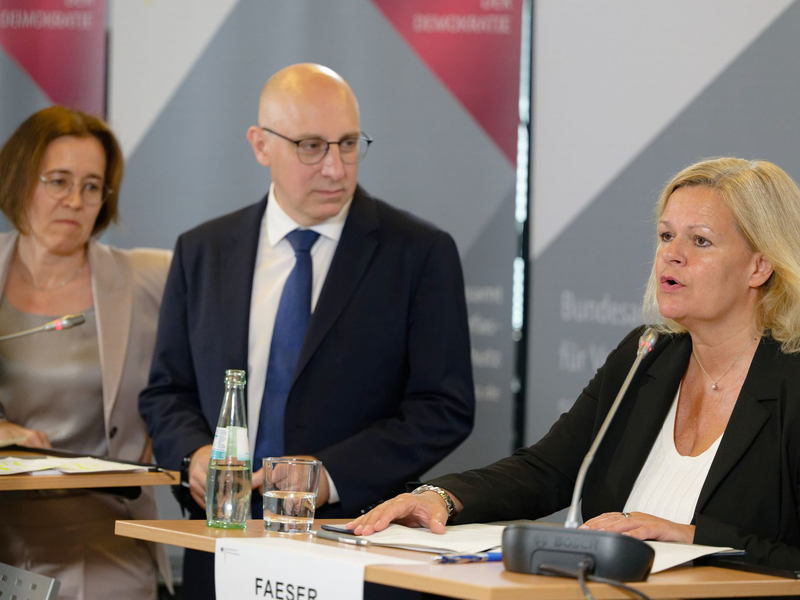 Aktuell leiten die Vizepräsidenten Sinan Selen und Silke Willems das Bundesamt für Verfassungsschutz. (Archivfoto) - Foto: Henning Kaiser/dpa