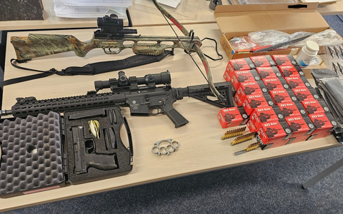 HZA-HST: Zahlreiche Waffen, Munition und Wertgegenstände sichergestellt ./. Stralsunder Zoll setzt Durchsuchungsbeschlüsse in der Reichsbürger-Szene um - Foto: presseportal.de