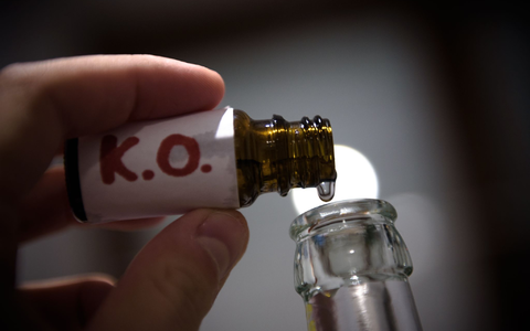 Das Landgericht Dresden hatte einen Mann verurteilt, der einer Bekannten heimlich K.o.-Tropfen ins Getränk gemischt und danach sexuelle Handlungen an ihr vollzogen haben soll. (Symbolbild) - Foto: Nicolas Armer/dpa