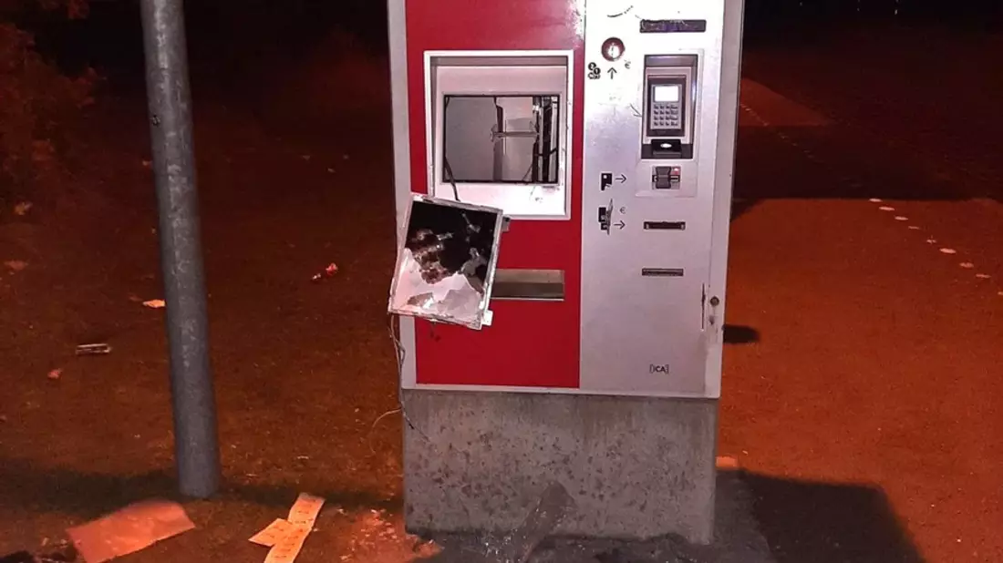 BPOL-HRO: Fahrkartenautomat aufgebrochen. Täter fliehen ohne Beute. - Bild: presseportal.de
