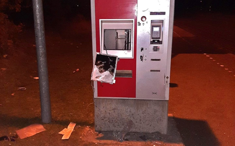 BPOL-HRO: Fahrkartenautomat aufgebrochen. Täter fliehen ohne Beute. - Foto: presseportal.de