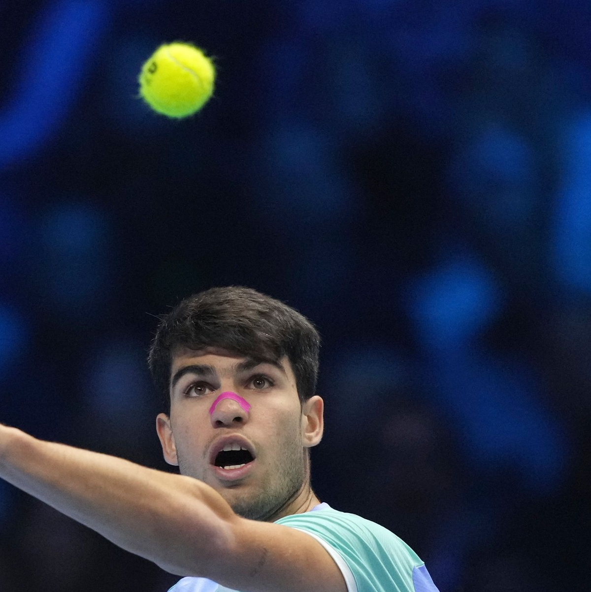 Carlos Alcaraz gelingt im zweiten Vorrundenspiel in Turin der erste Sieg. - Foto: Antonio Calanni/AP