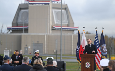 Polens Präsident Andrzej Duda spricht bei der Eröffnung der US-Raketenabwehrbasis in Redzikowo. (Foto aktuell) - Foto: Adam Warzawa/PAP/dpa