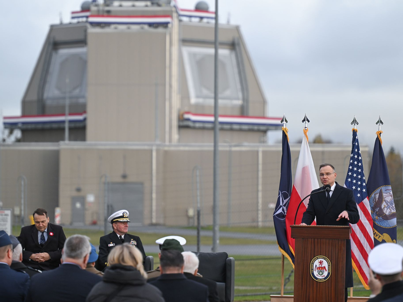 Polens Präsident Andrzej Duda spricht bei der Eröffnung der US-Raketenabwehrbasis in Redzikowo. (Foto aktuell) - Foto: Adam Warzawa/PAP/dpa