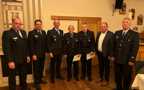 FW-OLL: Beförderungen der Feuerwehr Littel - gemütlicher Abend der Feuerwehr ein Erfolg - Foto: presseportal.de