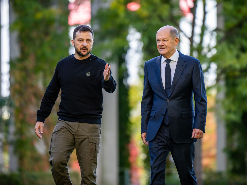 Der ukrainische Präsident Wolodymyr Selenskyj ist überhaupt nicht erfreut über das Telefonat von Bundeskanzler Olaf Scholz (SPD) mit Russlands Präsident Wladimir Putin. (Archivbild) - Foto: Michael Kappeler/dpa