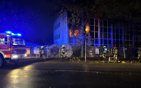 FW-PI: Brand in leerstehendem Gewerbegebäude | Brandausbreitung erfolgreich verhindert - Foto: presseportal.de FW-PI: Brand in leerstehendem Gewerbegebäude | Brandausbreitung erfolgreich verhindert - Foto: presseportal.de