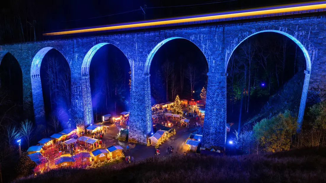 Die Tickets für diesen Weihnachtsmarkt im Südschwarzwald sind bereits vergriffen. (Archivbild) - Bild: Philipp von Ditfurth/dpa