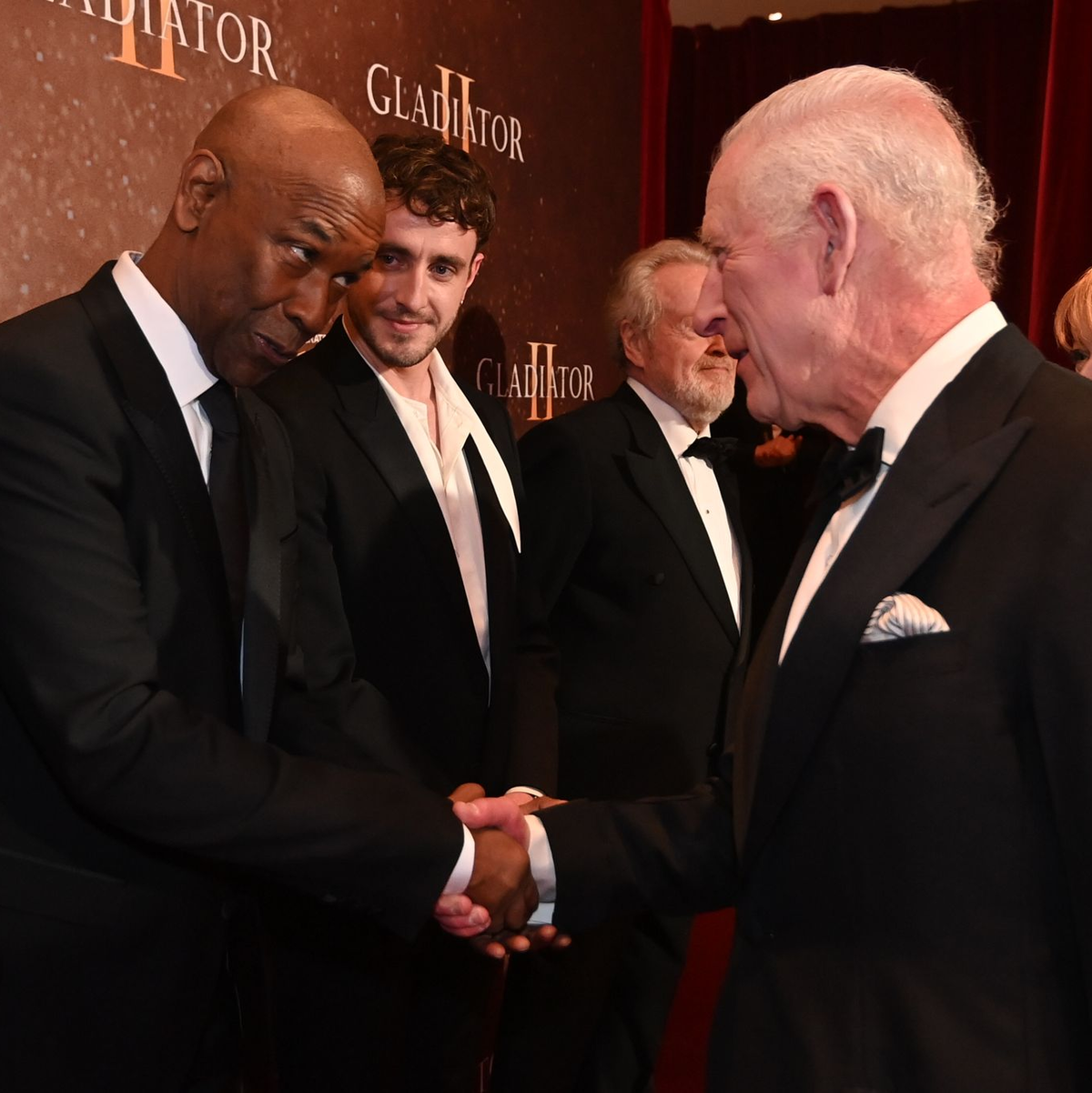 Am Vorabend seines Geburtstags hatte er sich auf dem Roten Teppich der Weltpremiere Gladiator II gezeigt und Stars wie Denzel Washington getroffen. - Foto: Eddie Mulholland/The Telegraph/PA Wire/dpa