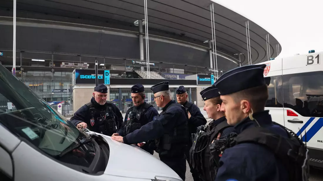 4.000 Polizisten sollen das Spiel in Paris sichern. - Bild: Franck Fife/AFP/dpa