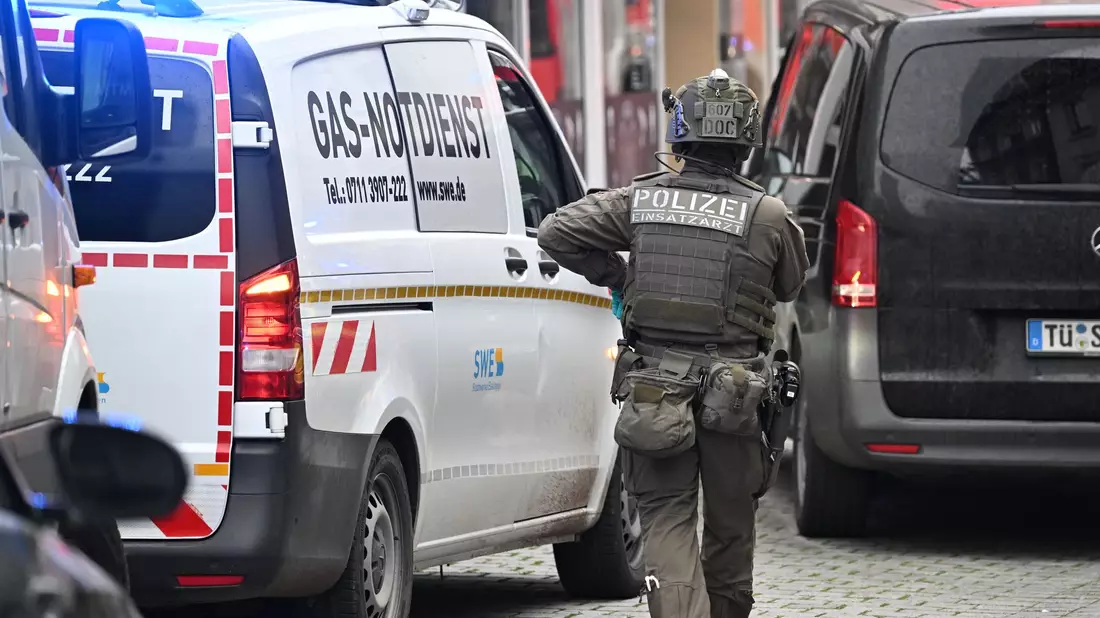 Auch ein Spezialeinsatzkommando war an dem Einsatz beteiligt. - Bild: Bernd Weißbrod/dpa