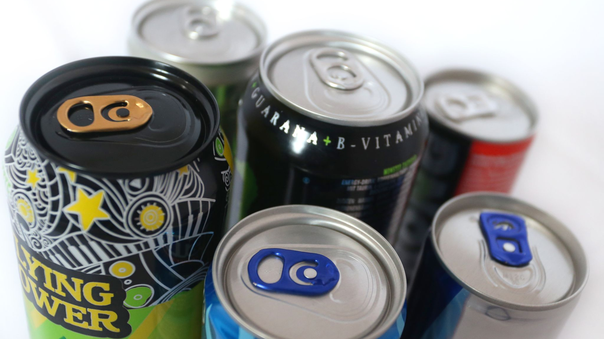 ILLUSTRATION - Energy-Drinks verschiedener Discounter in Deutschland. (Symbolbild) - Foto: Karl-Josef Hildenbrand/dpa