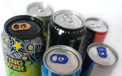ILLUSTRATION - Energy-Drinks verschiedener Discounter in Deutschland. (Symbolbild) - Foto: Karl-Josef Hildenbrand/dpa
