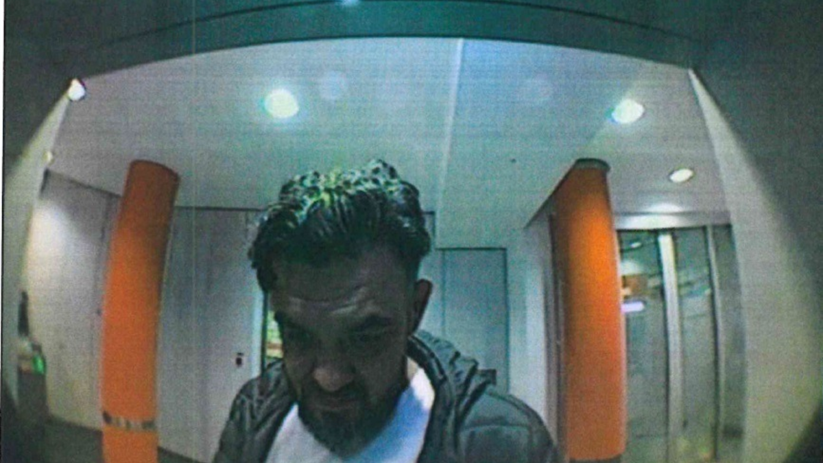 POL-SL: Entwendete EC-Karte an Geldautomat eingesetzt / Polizei fahndet öffentlich nach einem Unbekannten - Foto: presseportal.de