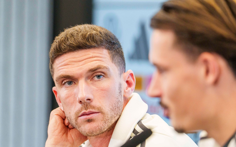 Robin Gosens setzt sich für einen offeneren Umgang mit psychischen Erkrankungen ein.  - Foto: Andreas Arnold/dpa