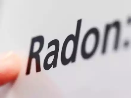 Nach Empfehlung von Strahlenschützern sollten in Häusern und Wohnungen Radon-Messungen gemacht werden. (Archivfoto)  - Foto: Uli Deck/dpa
