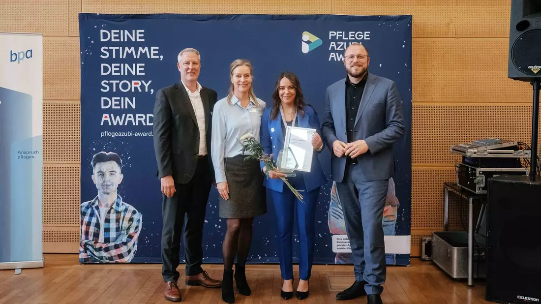 Khaoula Chahboun erhält schleswig-holsteinischen Pflegeazubiaward 2024 / bpa zeichnen erneut Pflege-Auszubildende in Kiel aus - Bild: presseportal.de